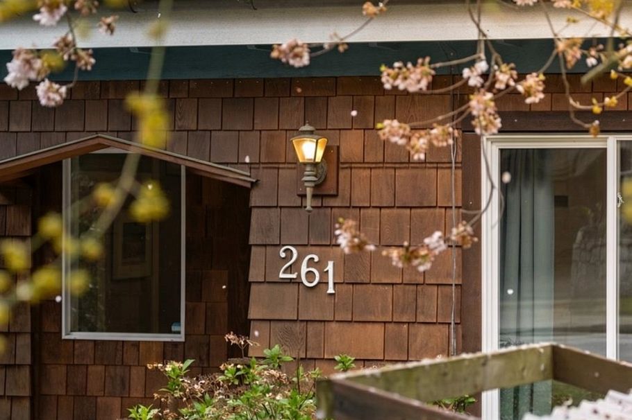 261 E 4th Street North Vancouver, BC - 3