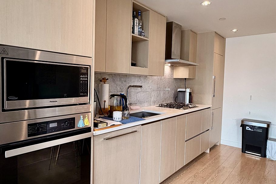 886 87 Nelson Street Vancouver, BC - 5