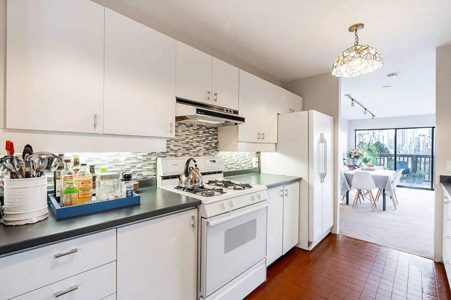 967 W 8th Avenue Vancouver, BC - 8