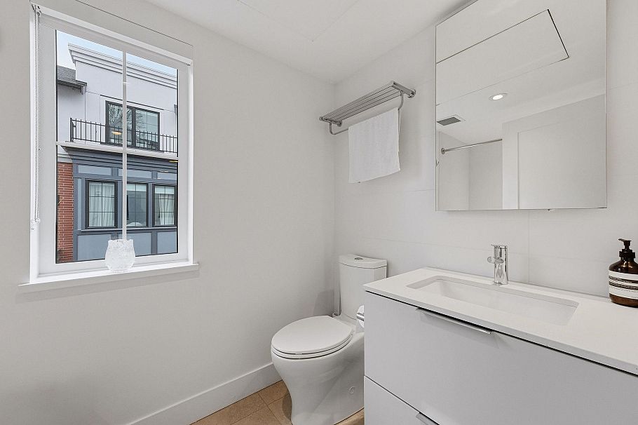 119 2070 Curling Road North Vancouver, BC - 18