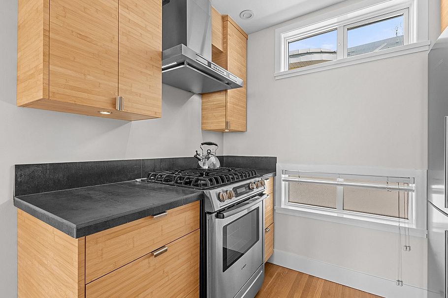 302 2215 Mcgill Street Vancouver, BC - 9