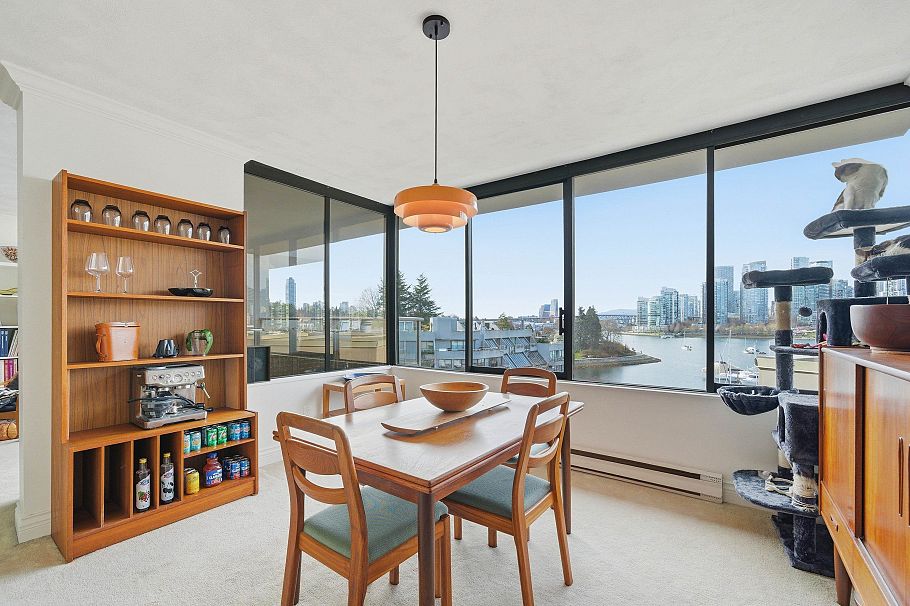 533 666 Leg In Boot Square Vancouver, BC - 14