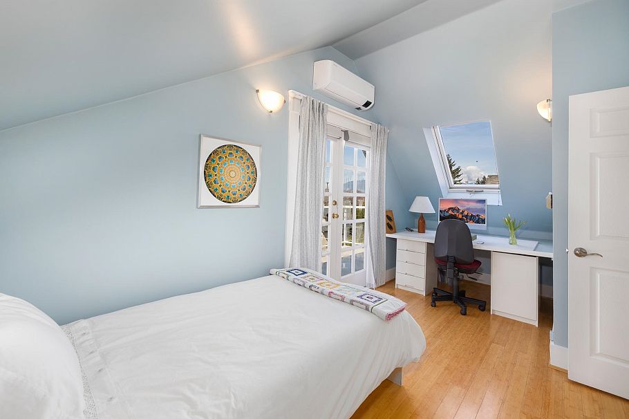 4491 Harriet Street Vancouver, BC - 5