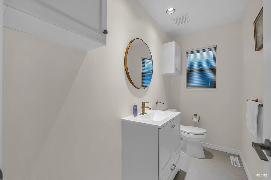 3265 Chaucer Avenue North Vancouver, BC - 9