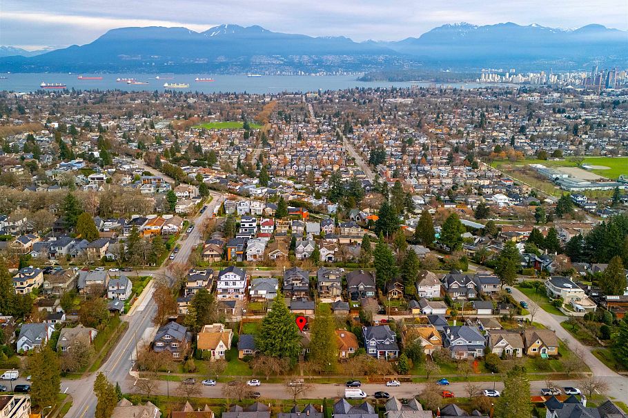 2865 W 30th Avenue Vancouver, BC - 34