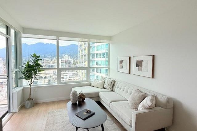 1401 112 E 13th Street North Vancouver, BC - 2