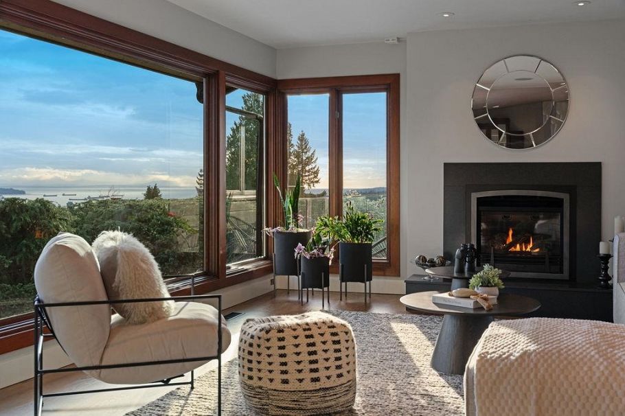 124 Carisbrooke Crescent North Vancouver, BC - 11