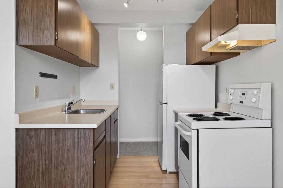 203 145 St. Georges Avenue North Vancouver, BC - 5