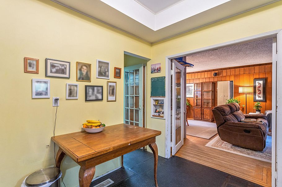 2582 W 6th Avenue Vancouver, BC - 16