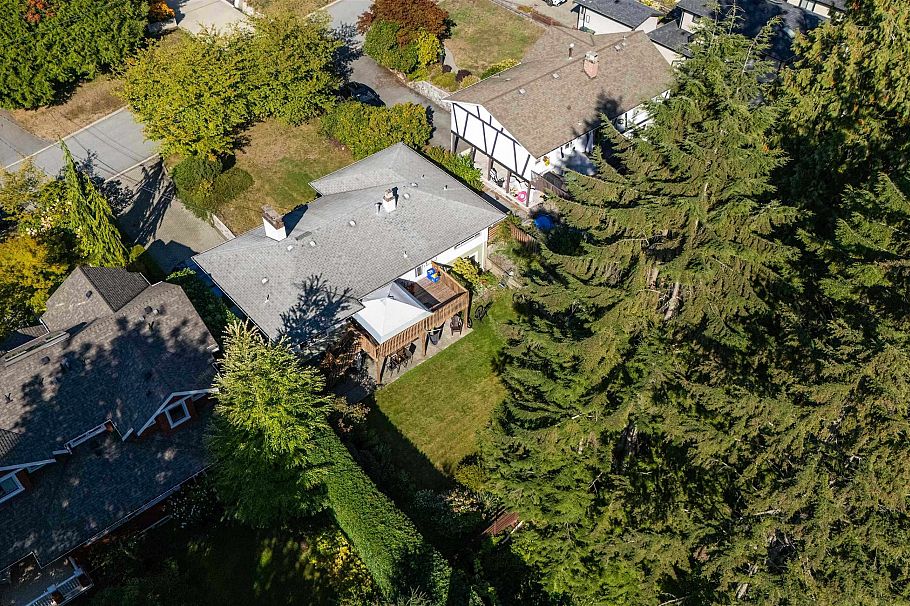 869 Clements Avenue North Vancouver, BC - 2