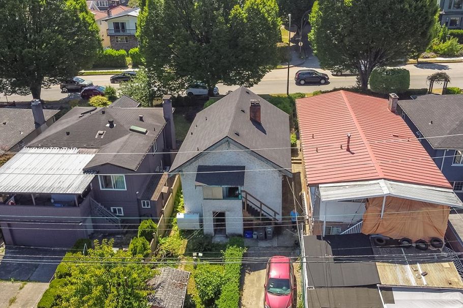 1165 E 33rd Avenue Vancouver, BC - 10