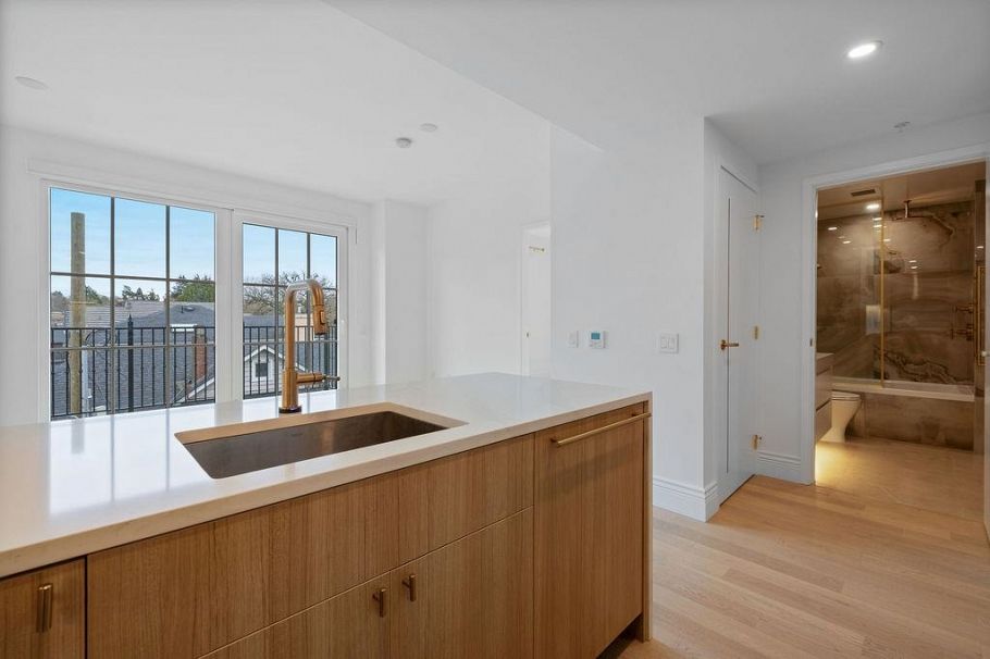 307 2096 W 47th Avenue Vancouver, BC - 9