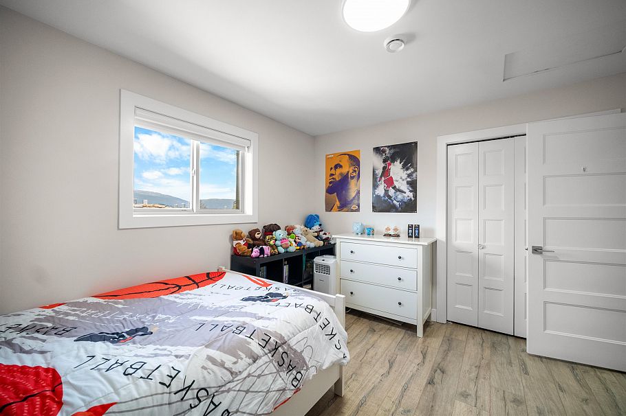 4986 Inman Avenue Burnaby, BC - 16