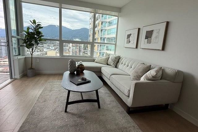 1401 112 E 13th Street North Vancouver, BC - 4