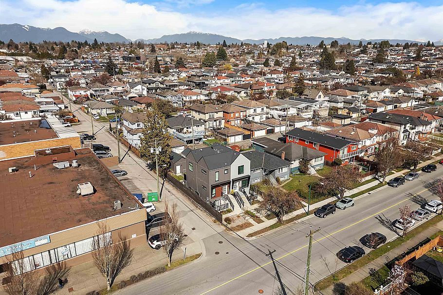 225 E 57th Avenue Vancouver, BC - 38