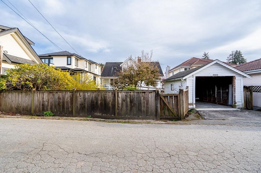 1969 W 43rd Avenue Vancouver, BC - 36