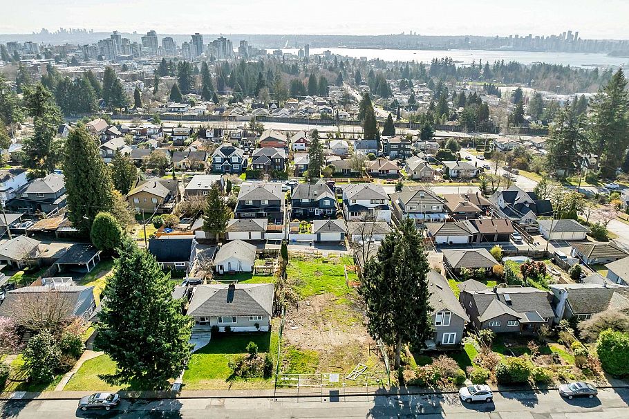 241 W 27th Street North Vancouver, BC - 4