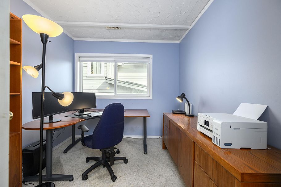 1355 Frederick Road North Vancouver, BC - 23