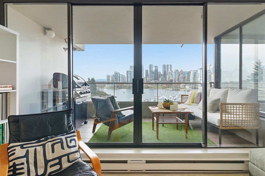 533 666 Leg In Boot Square Vancouver, BC - 5