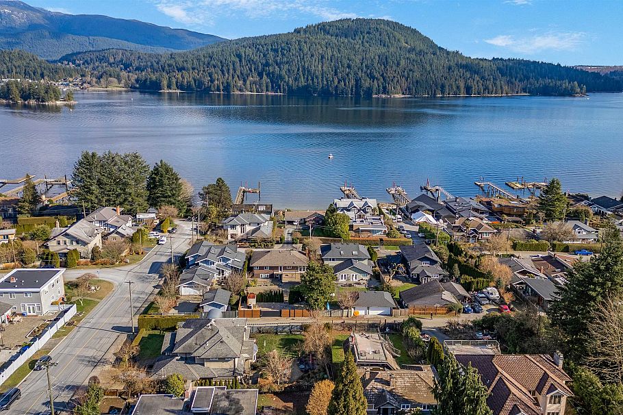 450 Beachview Drive North Vancouver, BC - 18