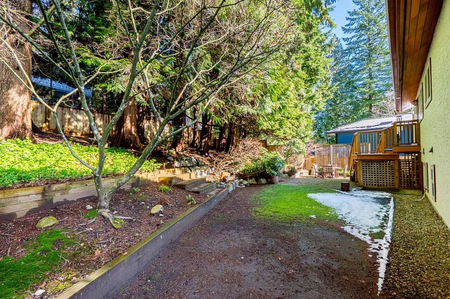 4651 Valley Road North Vancouver, BC - 39