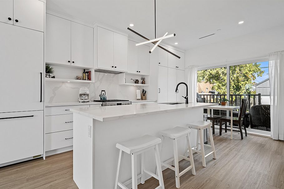 225 E 57th Avenue Vancouver, BC - 2