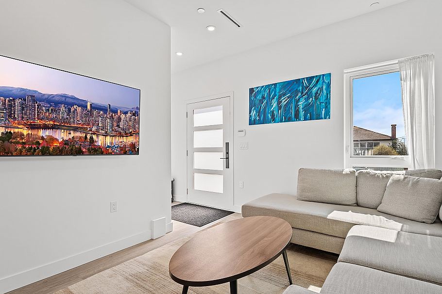 225 E 57th Avenue Vancouver, BC - 4