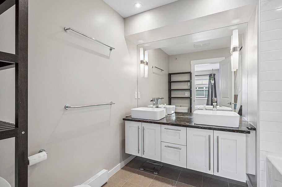 755 W 42 Avenue Vancouver, BC - 12