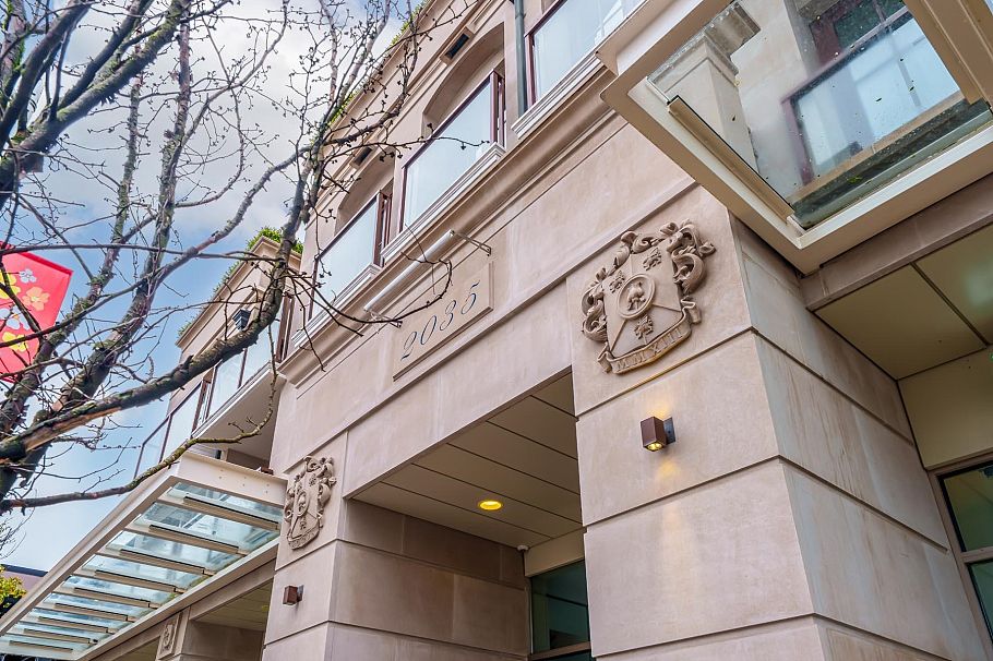 205 2035 W 4th Avenue Vancouver, BC - 1