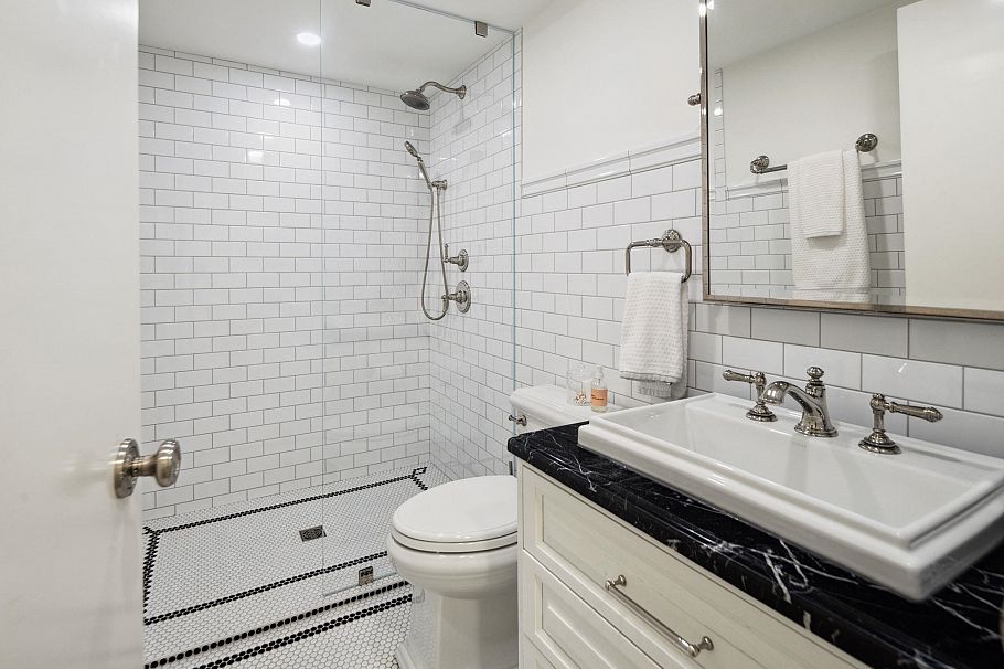 1749 W 38th Avenue Vancouver, BC - 25