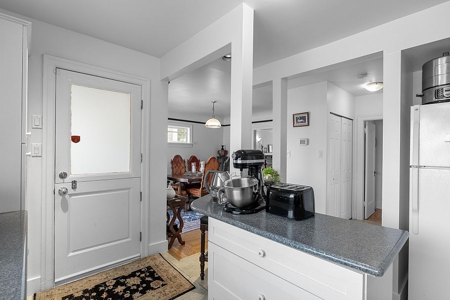 4405 W 9th Avenue Vancouver, BC - 8