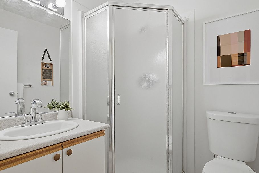 123 3440 W Broadway Vancouver, BC - 12