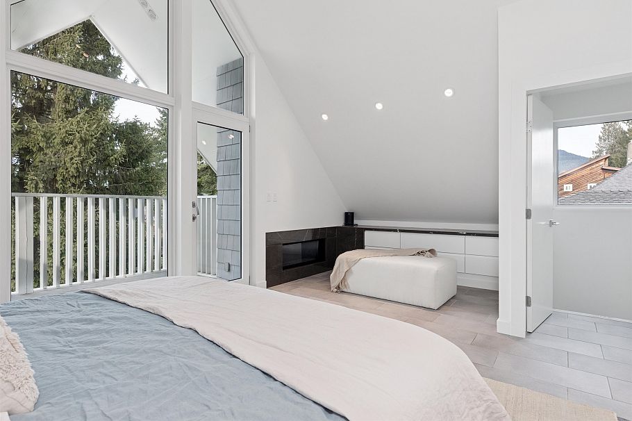 1425 William Avenue North Vancouver, BC - 23