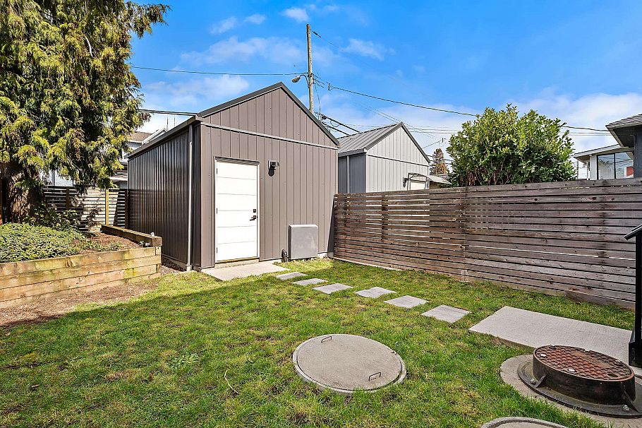 225 E 57th Avenue Vancouver, BC - 28