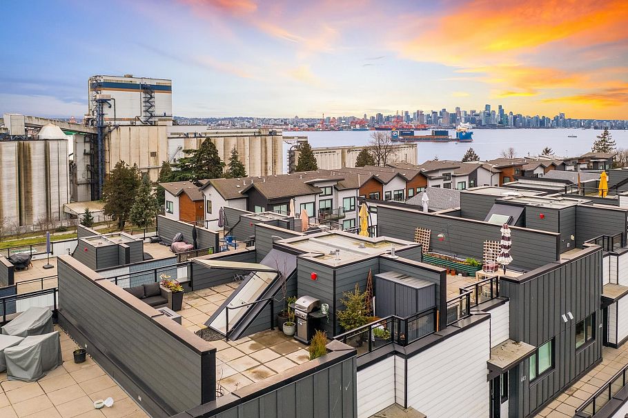 444 545 E 2nd Street North Vancouver, BC - 2