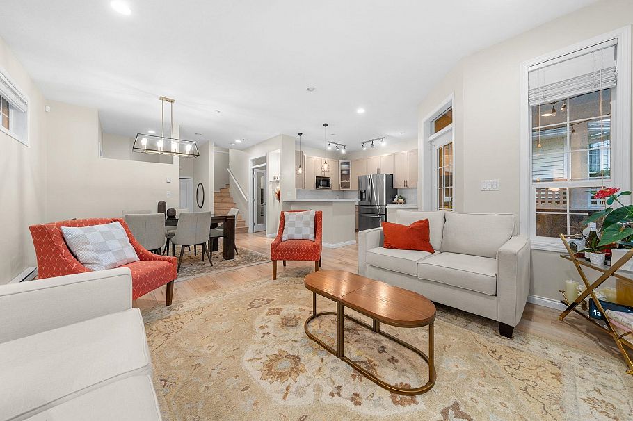 1263 W 16th Street North Vancouver, BC - 2