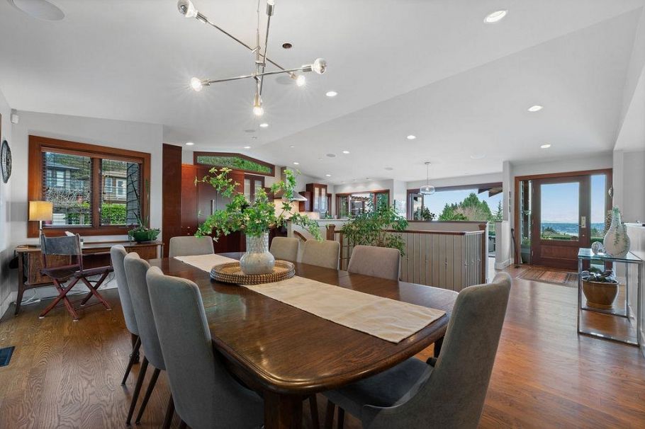 124 Carisbrooke Crescent North Vancouver, BC - 17