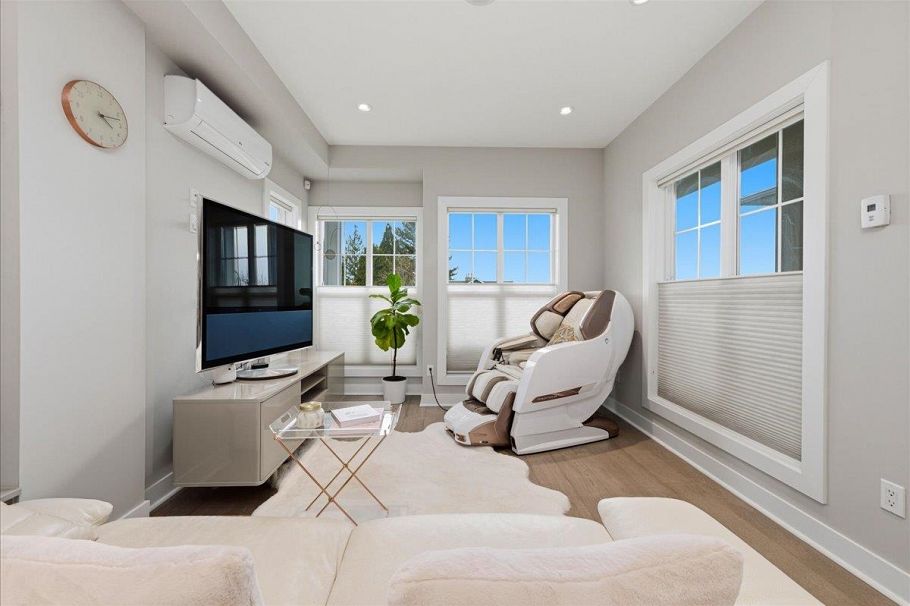 210 W 5th Street North Vancouver, BC - 6