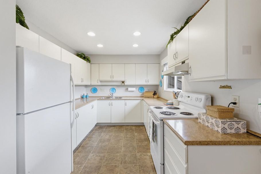 906 Roche Point Drive North Vancouver, BC - 18