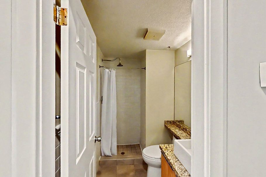 201 1868 W 8th Avenue Vancouver, BC - 9