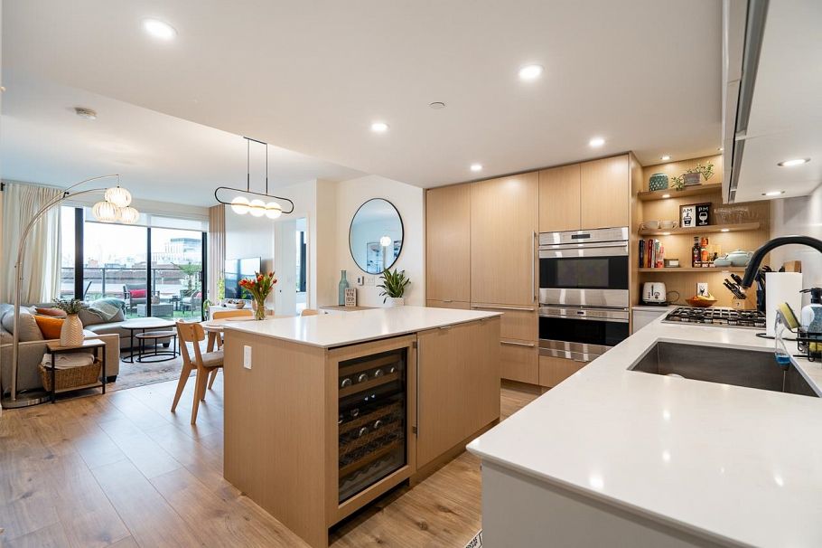 404 210 E 5th Avenue Vancouver, BC - 4