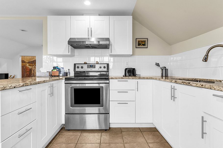 227 W 5th Street North Vancouver, BC - 12