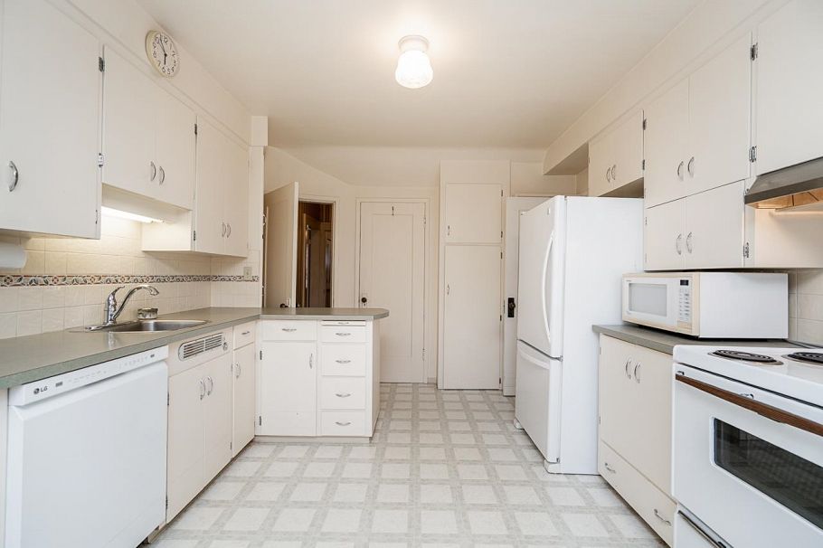 1969 W 43rd Avenue Vancouver, BC - 14