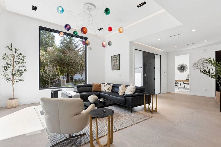 1200 Bedford Court North Vancouver, BC - 3