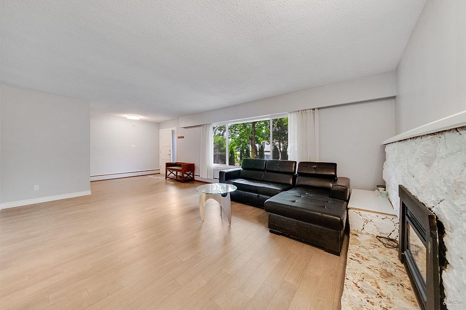 4366 Gilpin Crescent Burnaby, BC - 2