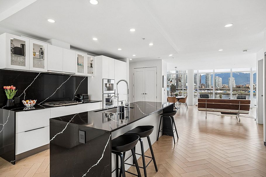 501 138 Athletes Way Vancouver, BC - 9