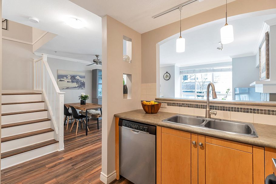 13 1073 Lynn Valley Road North Vancouver, BC - 10