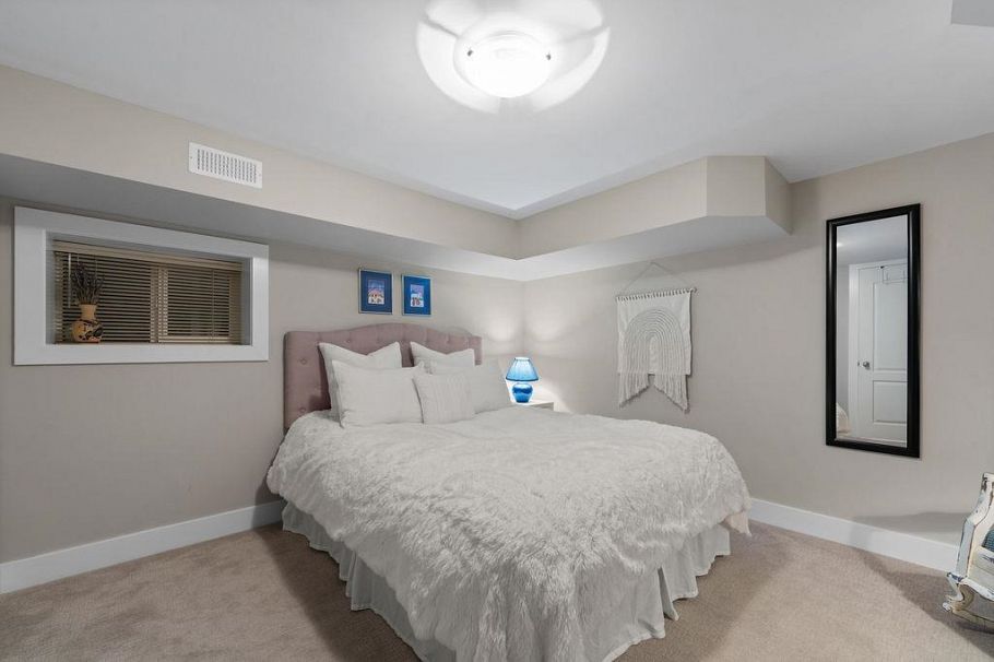 124 Carisbrooke Crescent North Vancouver, BC - 31