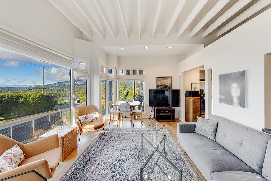 670 Montroyal Boulevard North Vancouver, BC - 11