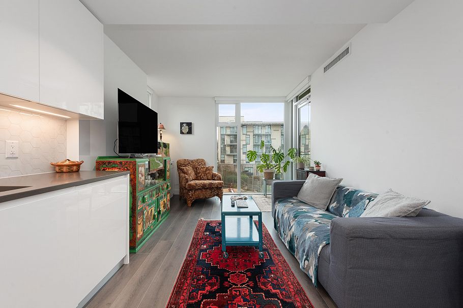 305 8138 Fraser Street Vancouver, BC - 5